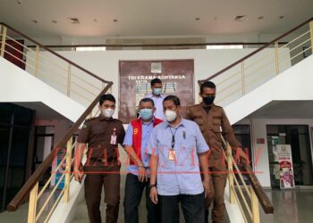 Muhammad Chaidir saat ditetapkan tersangka oleh Kejari Batam dalam kasus korupsi dana BOS di SMA Negeri 1 Batam. (Foto: JP - BATAMPENA)