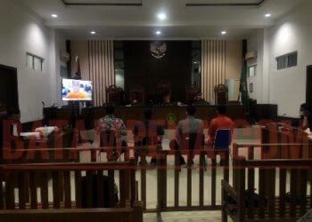 Suasana persidangan terdakwa mantan kepala sekolah SMA Negeri 1 Kota Batam Muhammad Chaidir di Pengadilan Tipikor Tanjung Pinang, Provinsi Kepri. (Foto: JP - BATAMPENA.COM)