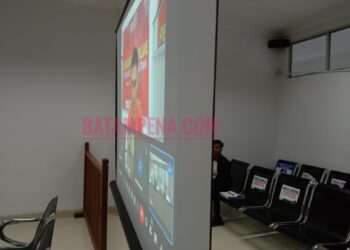 Sidang pembacaan putusan terhadap seorang mahasiswa di Batam, Brightness Bill Boy Nainggolan dikarenakan menjual chip scatter di PN Batam. (Foto: JP - BATAMPENA)