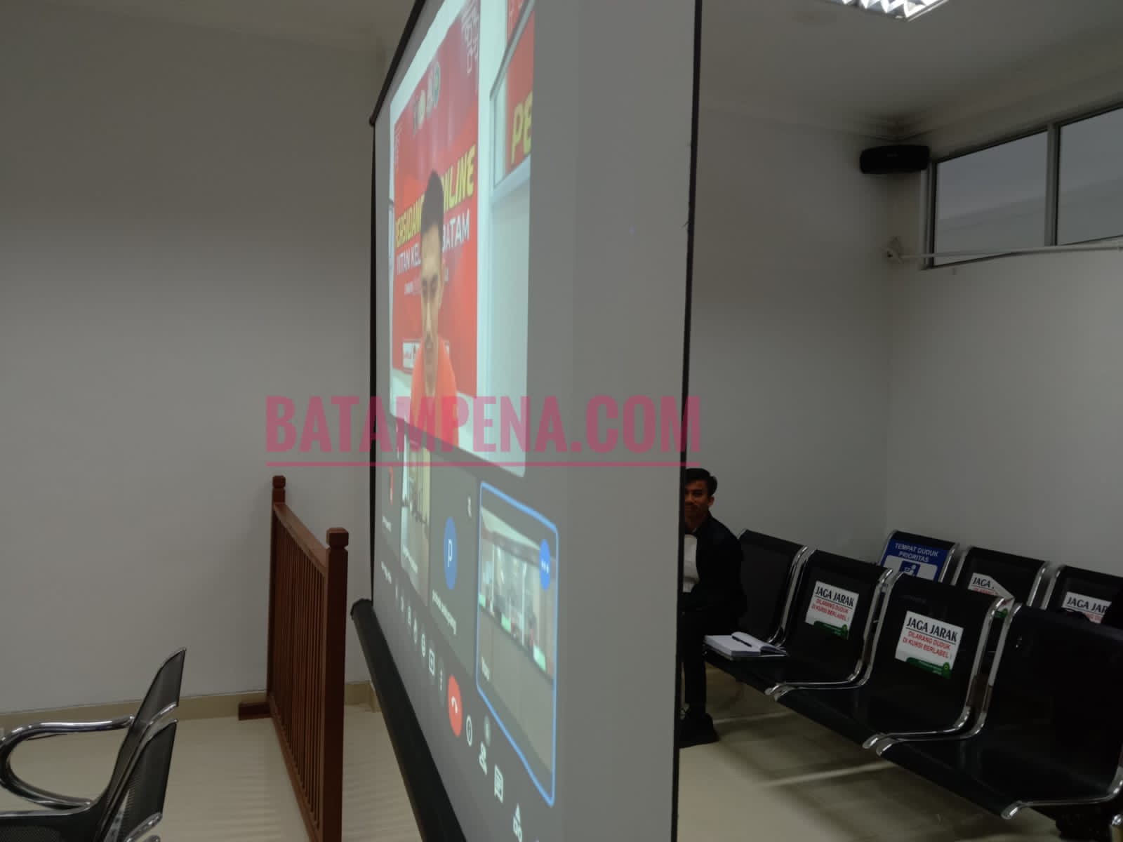 Sidang pembacaan putusan terhadap seorang mahasiswa di Batam, Brightness Bill Boy Nainggolan dikarenakan menjual chip scatter di PN Batam. (Foto: JP - BATAMPENA)