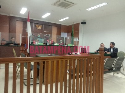 Persidangan dipimpin oleh majelis hakim PN Batam, Yudith Wirawan, Dwi Nuramanu dan Setyaningsih. (Foto: JP - Batampena.com)