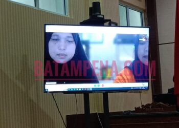Lea Lindrawijaya Suroso bersama Wiswirya Deni hadir saat persidangan secara virtual. (Foto: JP - BATAMPENA.COM)
