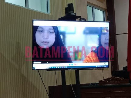 Lea Lindrawijaya Suroso bersama Wiswirya Deni hadir saat persidangan secara virtual. (Foto: JP - BATAMPENA.COM)