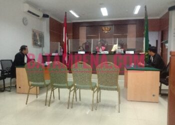Suasana sidang perkara obat dan kosmetik ilegal yang terdakwa Siti Nurlelawati tidak hadir. (Sumber foto: JP -Batampena.com)