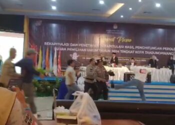 Andi Cori Ribut ketika Rapat Pleno KPU di Tanjung Pinang