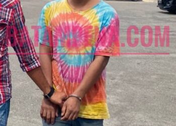 Pelimpahan berkas perkara pelaku pencurian kompresor, Birman Sianipar dari Polsek Batam Kota kepada Kejaksaan Negeri Batam. Sumber foto: Redaksi Batampena.com