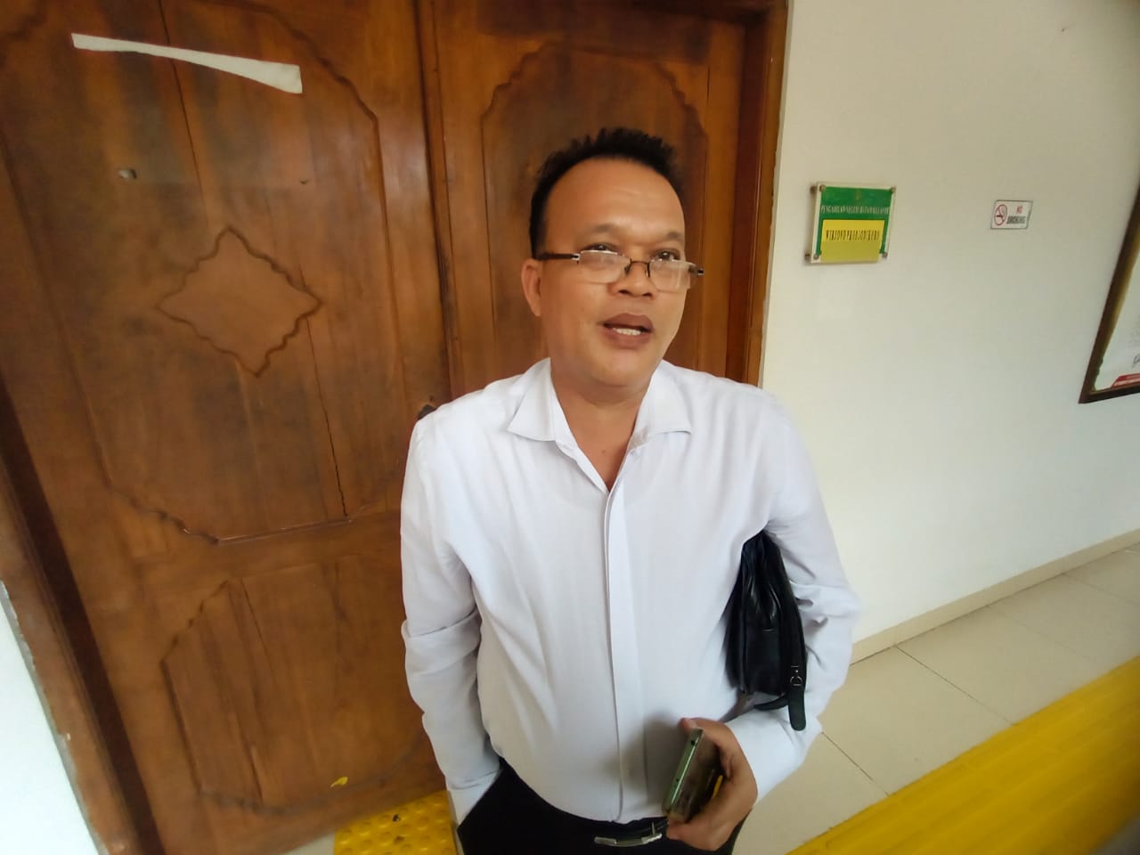 Bottor Erikson Pardede selaku kuasa hukum Dewi Triyanawati (istri almarhum Lim Siang Huat).Sumber foto: JP - BATAMPENA.COM