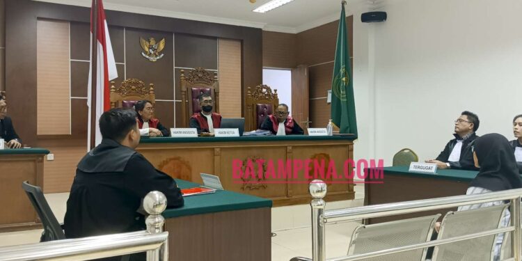 Suasana sidang pembacaan tuntutan terdakwa Roliati yang harus tertunda karena jaksa belum siap membuat surat tuntutan. (Sumber foto: JP - Batampena.com)