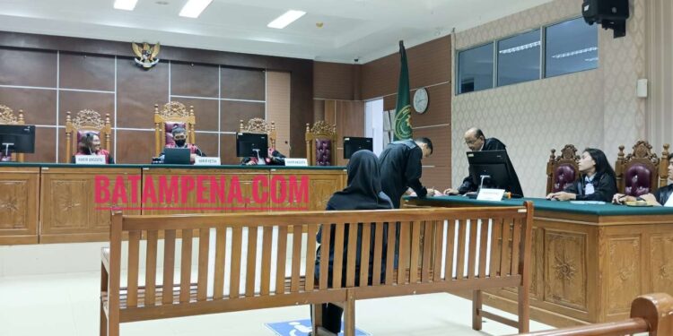 Suasana sidang pembacaan tuntutan terhadap terdakwa Roliati. (Sumber foto: JP - BATAMPENA.COM)