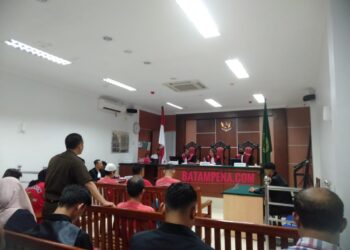 Hakim PN Batam Vonis Trio Pengedar Dollar Singapura Palsu dengan Pidana Penjara 2 Tahun dan 6 Bulan