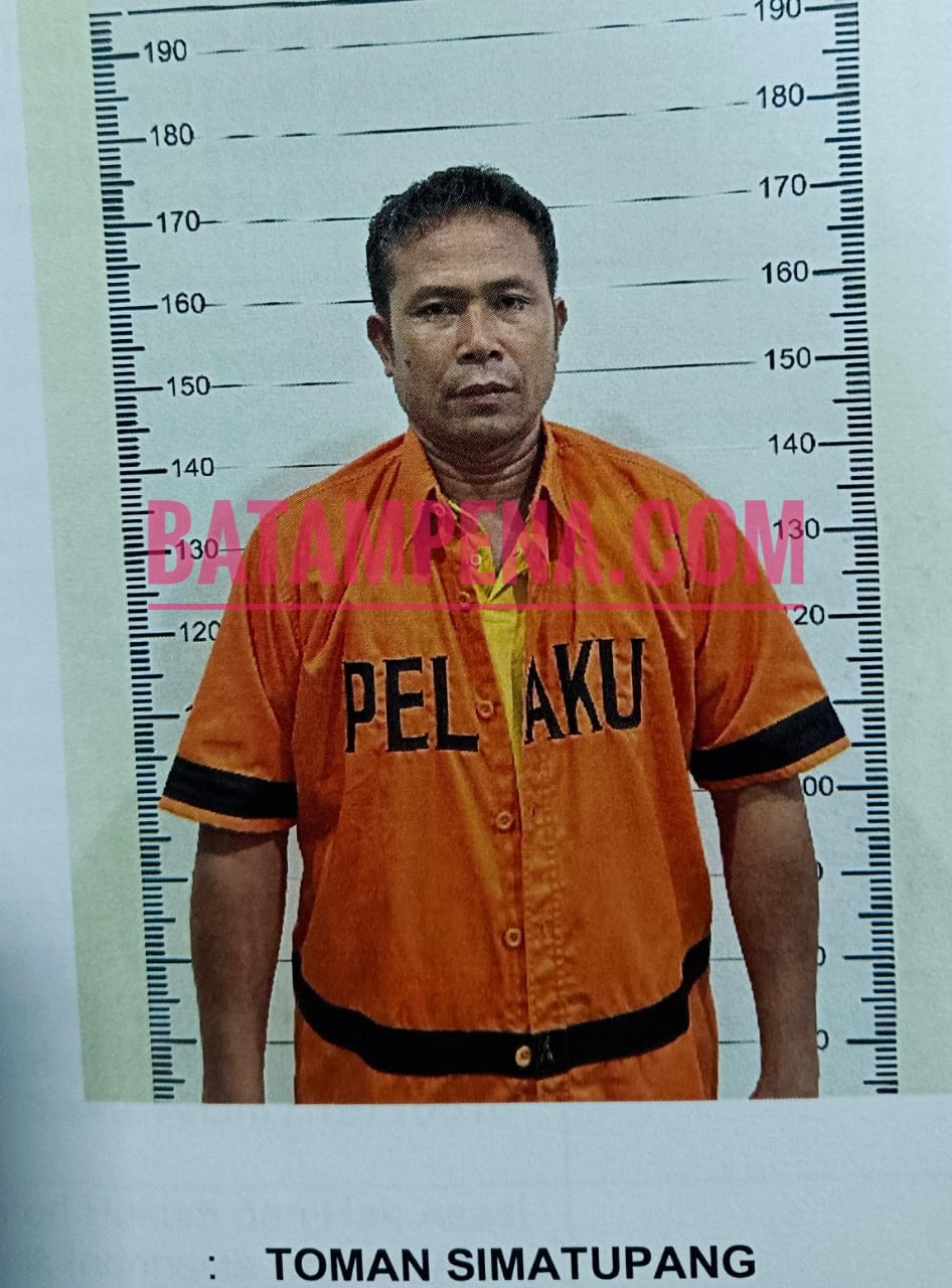 Tersangka Toman Simatupang. (Sumber foto: JP - Batampena.com)