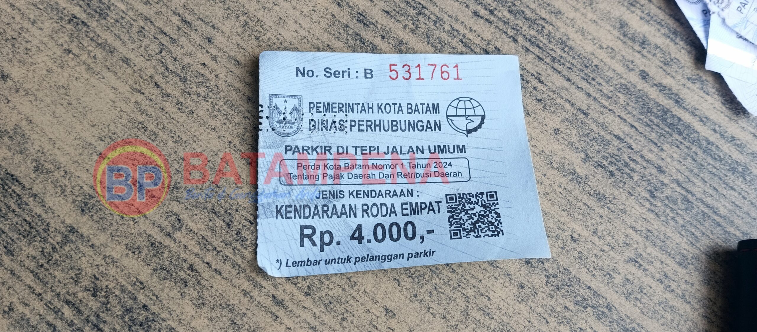Karcis parkir mobil yang diduga kuat palsu. (Sumber foto: JP - BatamPena.com)