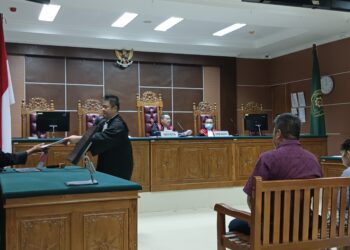 Suasana sidang perkara judi jackpot di PN Batam yang menjerat terdakwa Kha Hing, Han Sin dan Meiya alias Mimi. (Sumber foto: JP - BatamPena.com)