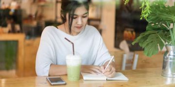 Masih Menulis Daftar Tugas Manual? Ini 7 Tanda Kecerdasan Tenang yang Anda Miliki