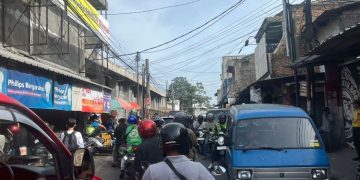Lalu Lintas Dekat Stasiun Citayam Tersendat, Angkot Ngetem dan Berputar Arah Tak Terkendali