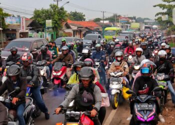 Arus Mudik Nataru: Ribuan Kendaraan Padati Pantura Indramayu