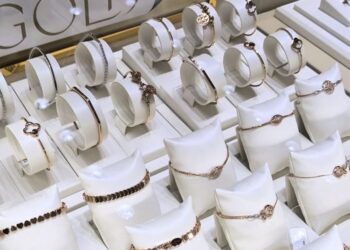 Emas: Kilau Mewah atau Investasi Cerdas?