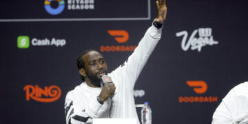 Crawford Hangs Up Gloves at 38: A Boxing Legend’s Shocking Exit