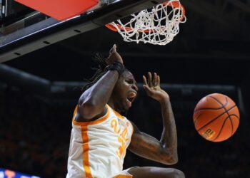 Tennessee Tops Louisville in Top 25 Clash