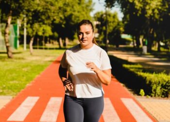 Jalan Kaki 2025: Dari Hot Girl Walk hingga Gaya Jepang