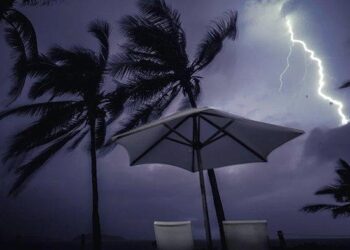 Waspada Hujan Lebat & Angin Kencang Minggu Ini: Info BMKG