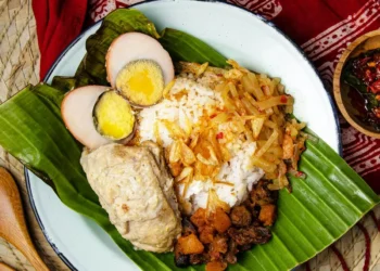 Nasi Liwet Solo: 5 Destinasi Kuliner Malam Legendaris