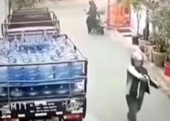 Perampokan Emas Bandung: Pria Berjaket Ojol Tembak Pedagang