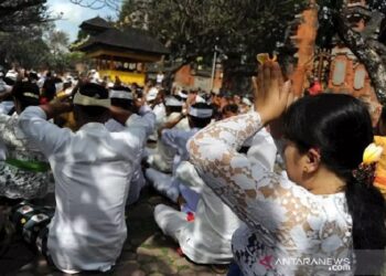 Upacara piodalan pura di Bali, Minggu (4/1), cek jadwal & lokasinya!