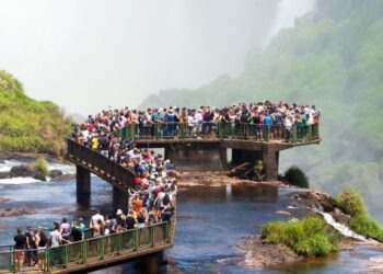 Terlalu ramai, 8 destinasi wisata ini direkomendasikan tidak dikunjungi tahun 2026