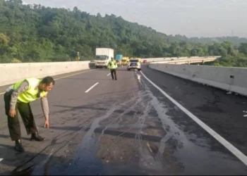 Kecelakaan di Tol Semarang-Solo KM 426: Hiace rombongan guru tabrak truk crane, satu orang tewas