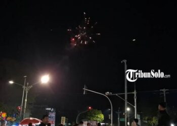 Kembang Api Warga Sragen Pecah Tanpa Pesta Resmi