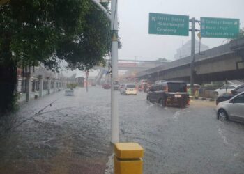 Banjir Jakarta Lumpuhkan Tol