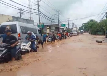 Banjir Lumpuhkan Pantura Kudus-Pati, Lalin Macet Parah