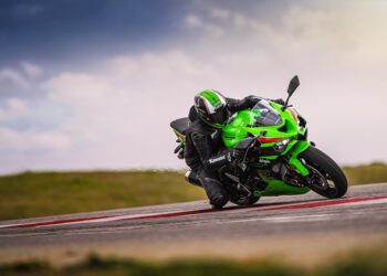 Rasakan tenaga gila Kawasaki Ninja ZX14R 2026, motor sport yang bikin tegang!