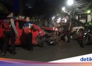 Dua Bus Transjakarta Adu Banteng di Koridor 13, Penumpang Terluka Ringan