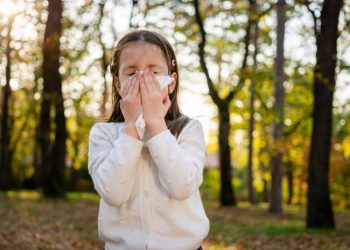 Kids’ Sniffles: Hay Fever vs. Cold?