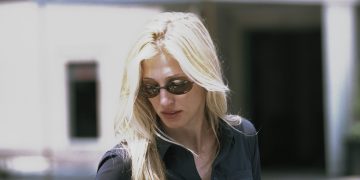 Carolyn Bessette-Kennedy’s Chic Shades: Timeless Style