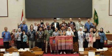 Ketua DPRD Kota Batam Terima Kunjungan Studi Mahasiswa Fakultas Hukum Internasional UII Yogyakarta