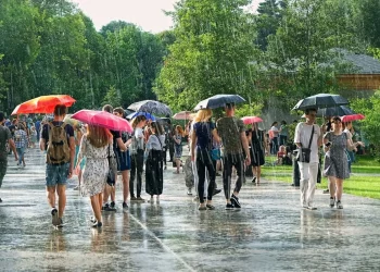 Prakiraan Cuaca Maluku April 2026: Berawan dan Hujan