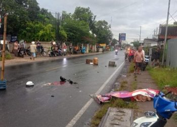 Kecelakaan Maut di Tuban, Pengendara Motor Kritis Tertabrak Truk Akibat Menyeberang Sembarangan