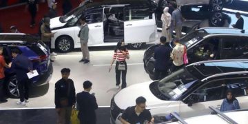 Kenaikan Harga BBM dan Pemangkasan Insentif EV Tekan Industri Otomotif