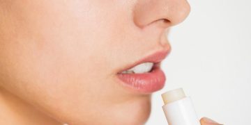 Kapan Waktu Tepat Menggunakan Lip Balm, Lip Oil, dan Lip Gloss?