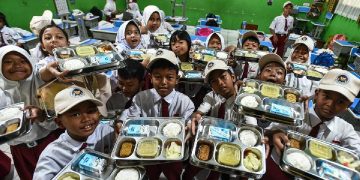 Hakim MK: Mengapa Dana MBG Tak Masuk Kemensos atau Kemenkes?