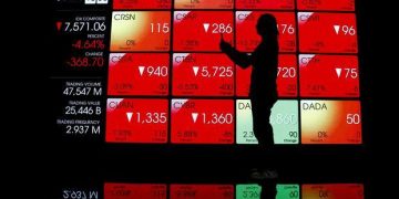 IHSG jatuh, BBCA turun ke 5.800, apa penyebabnya?