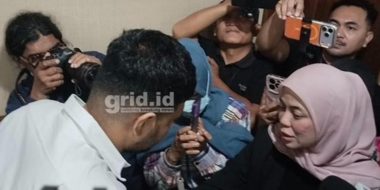 Ammar Zoni Kini Lebih Tertutup, Hubungan dengan Kamelia Terancam?