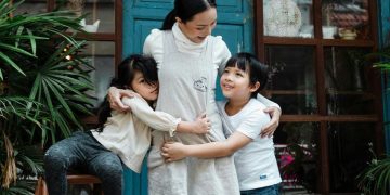 Ketika Ibu Harus Mengasuh Anak Sendirian