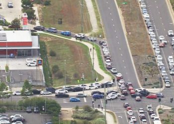 Police called, traffic chaos as drivers battle for free fuel