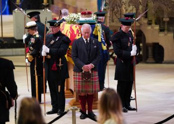 How close are the royal siblings amid the monarchy’s crisis?