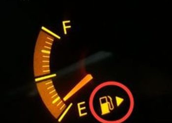 Baru Tahu! Ini Arti Indikator E dan F pada Speedometer Motor