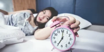 Orang yang Selalu Terbangun Saat Bunyi Alarm Ini 9 Karakteristiknya, Menurut Psikologi